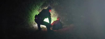 深夜水沟传来“救命”声  民警巡逻发现巧处理
