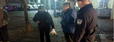 春雷行动：沉醉卧街“不知归” 民警援手送其回